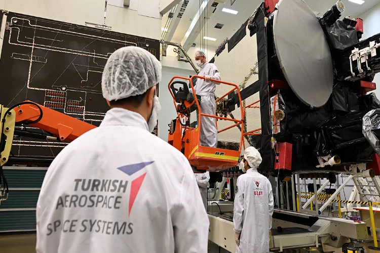 Türksat 6A’nın güneş paneli açılım testleri ilk kez görüntülendi