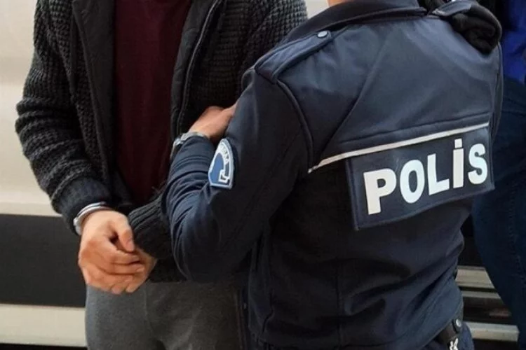 İzmir haber: Cezaevi firarisi, komşunun banyosunda saklanırken yakalandı