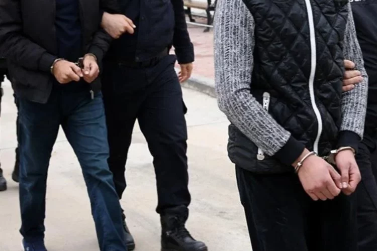 İzmir'de kaçakçılık operasyonu: 29 kişi yakalandı