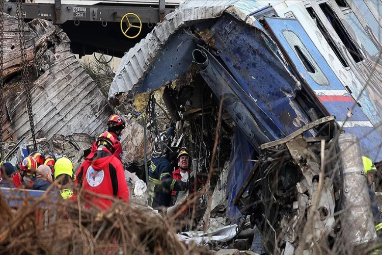 Yunanistan'da tren kazasında ölenlerin sayısı yükseliyor
