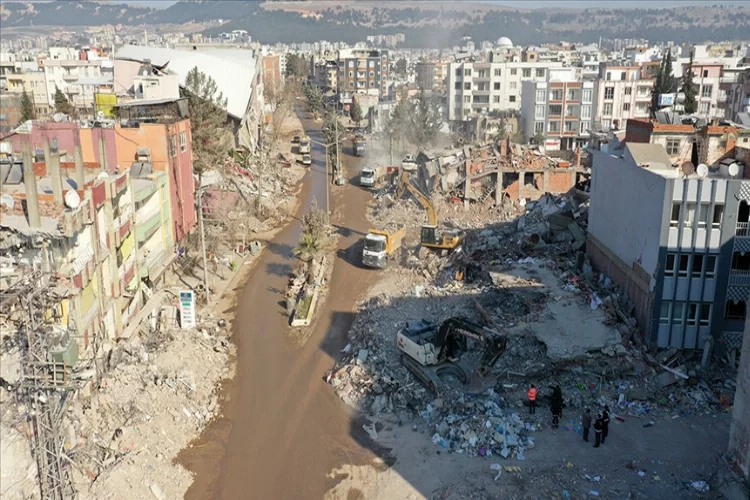 Depremlerde yıkılan binalarla ilgili tutuklu sayısı 218'e yükseldi