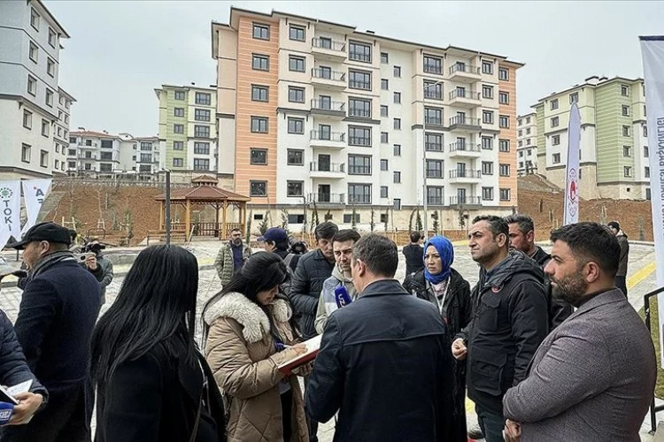 Uluslararası basın mensupları Malatya'da depremin izlerini inceledi