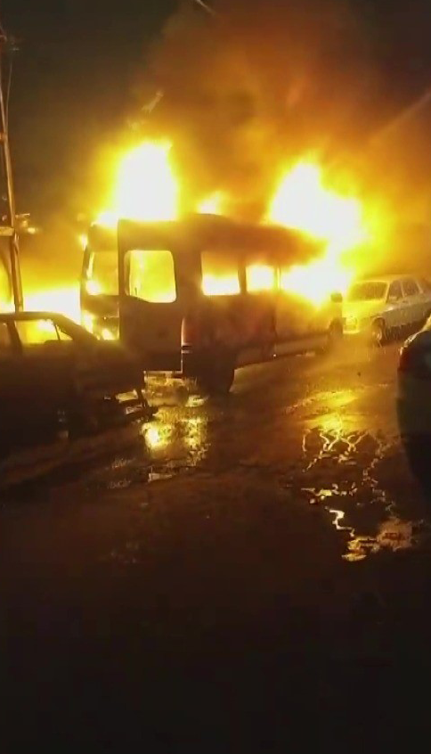 Ümraniye'de servis aracı alev alev yandı9
