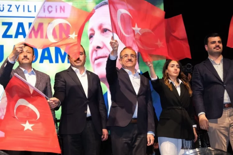 AK Parti’li Sürekli İzmir’in bir ucundan diğerine uzandı