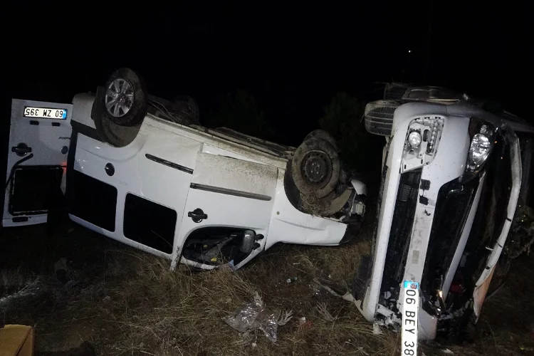Uşak’ta iki hafif ticari aracın çarpıştığı kazada 8 yaralı