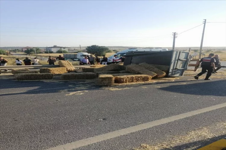 Uşak'ta kaza: Otomobille traktör çarpıştı