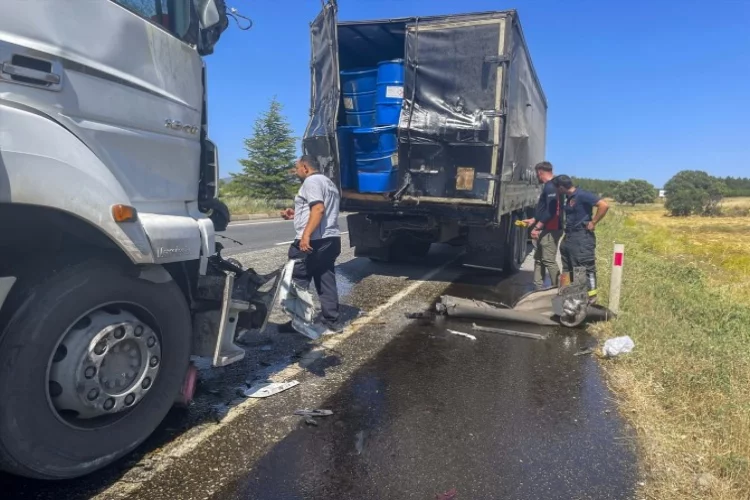 Uşak'ta kaza: Tır kamyona çarptı
