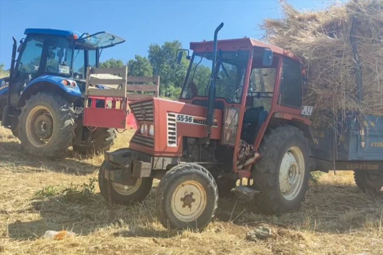 Uşak'ta bir vatandaş iki traktör arasında kaldı