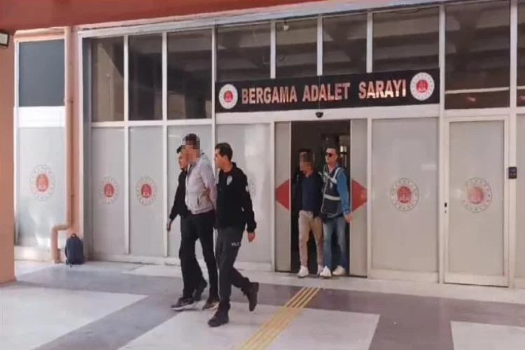 İzmir'de poşetten uyuşturucu çıktı: 2 kişiye gözaltı