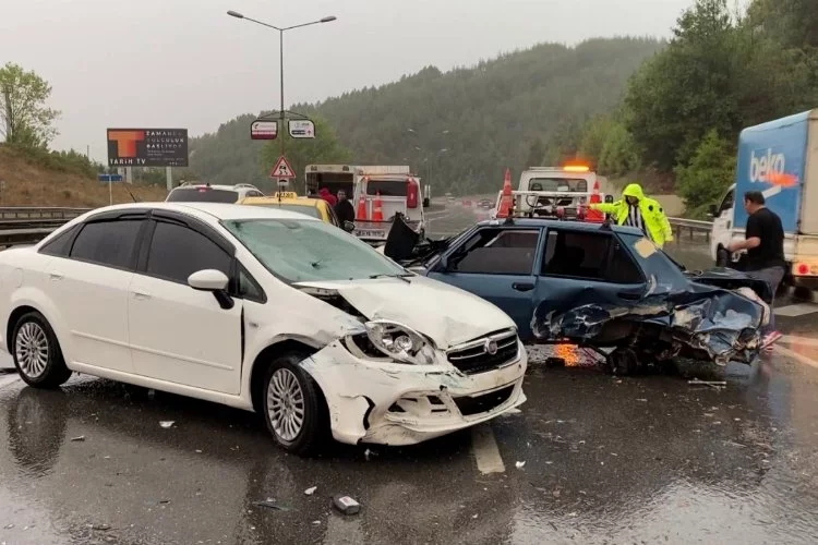 Van’da 2 otomobil çarpıştı: 1 ölü 3 yaralı