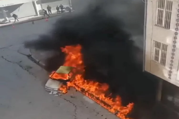 Van'da bir otomobilde yangın çıktı