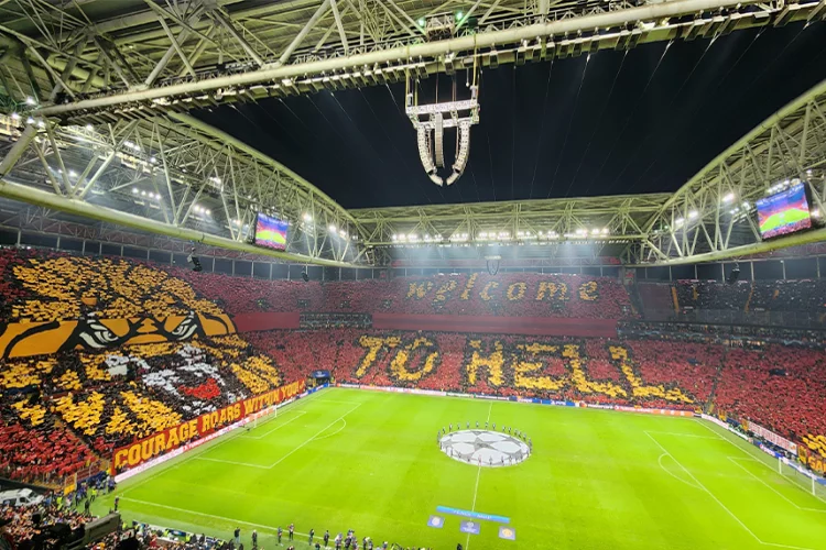 Galatasaray'dan Manchester United'a özel koreografi: Welcome to hell 