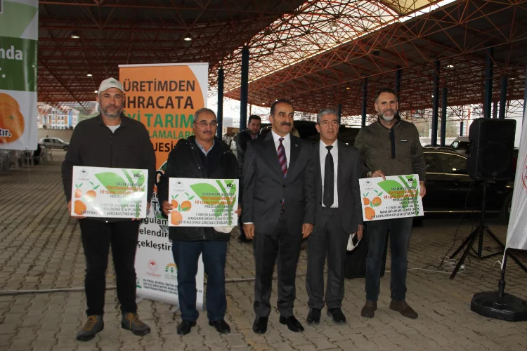 İzmir’de iyi tarım uygulamaları büyüyor: 100 çiftçi daha ‘İyi tarıma’ katıldı!