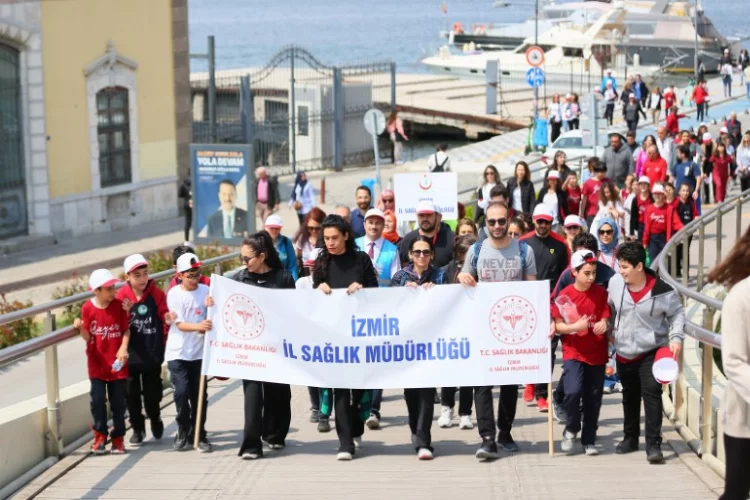 İzmir'de sağlık için yürüyüş etkinliği