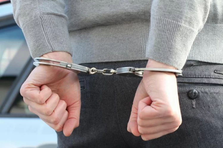 İzmir'de 285 yıl hapsi bulunan çocuk yakalandı
