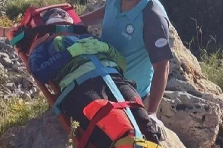 Yamaç paraşütü yapan Rus turist kayalıklara düştü!