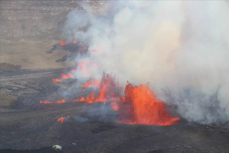 Hawaii'deki Kilauea Yanardağı tekrar faaliyete geçti
