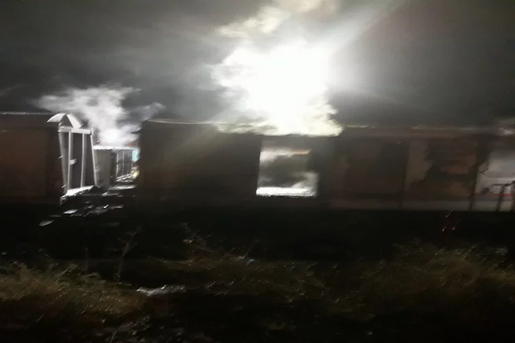Muş'ta seyir halindeki tren vagonunda yangın
