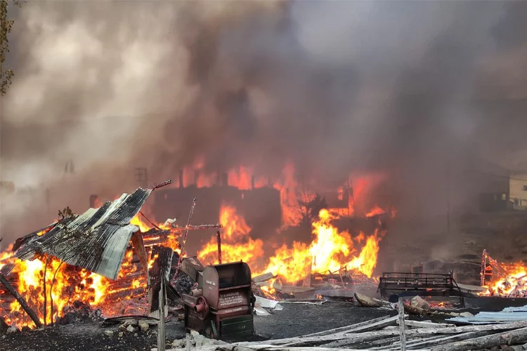 Kastamonu’da yangın paniği: 43 ev küle döndü