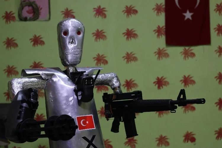 Yapay zekalı robot asker