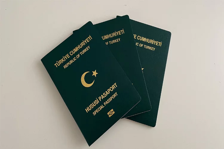 Gazetecilere yeşil pasaport hakkı geliyor. Hangi gazetecilerin alabileceği açıklandı!