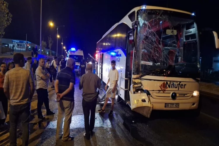 Turgutlu’da yolcu otobüsü TIR'la çarpıştı