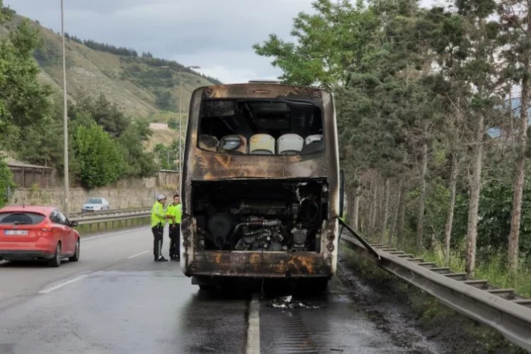 Karabük’te yolcu otobüsü alev aldı