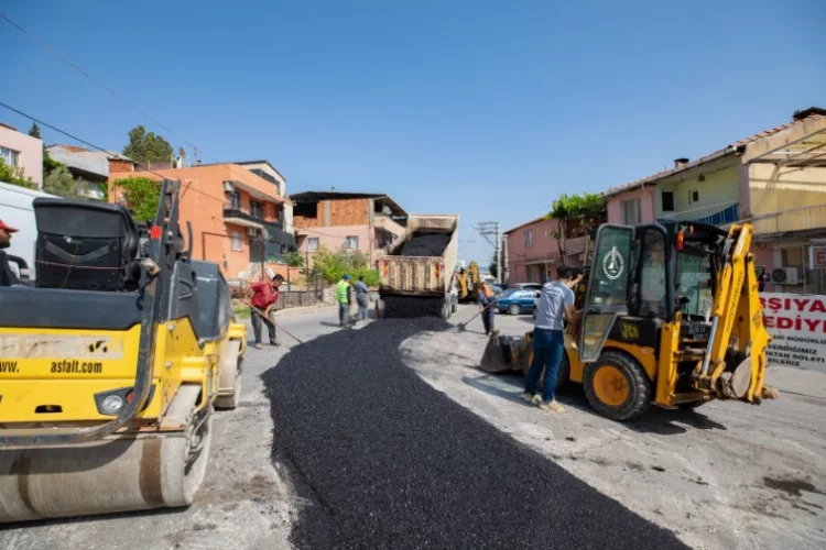 Karşıyaka'da asfalt yenileme çalışması