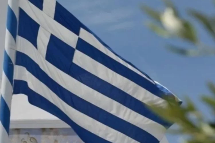 Yunanistan'da bomba paniği: Çalışma Bakanlığı önünde patladı