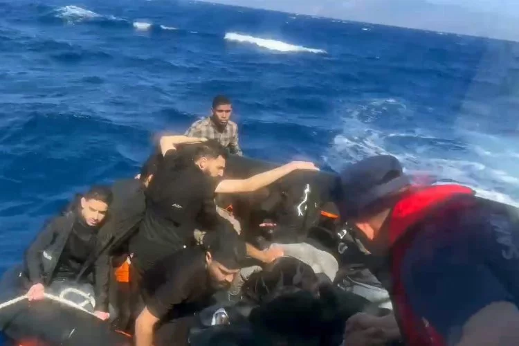 Yunanistan sınırından döndüler: Sahil Güvenlik, geri itilen düzensiz göçmenleri kurtardı