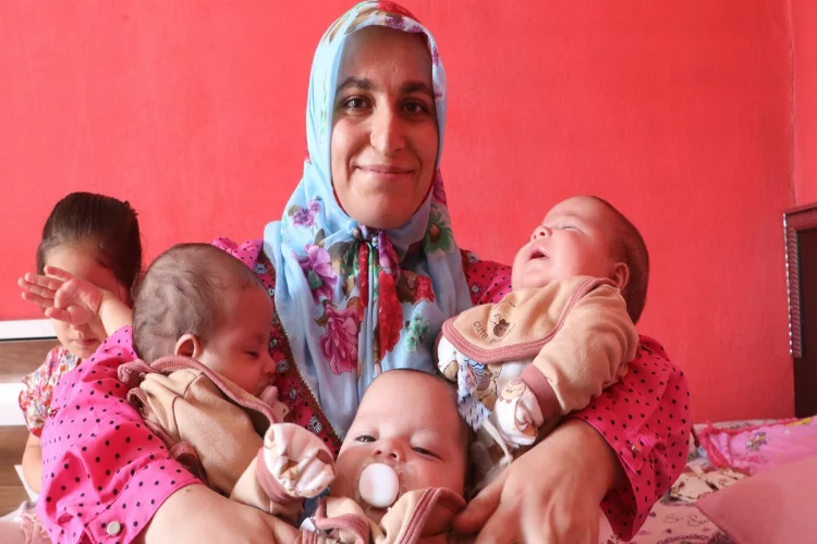 Depremzede aile üçüz bebekleriyle hayata tutundu