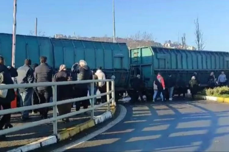 Zonguldak’ta panik: Trenin vagonları ayrıldı
